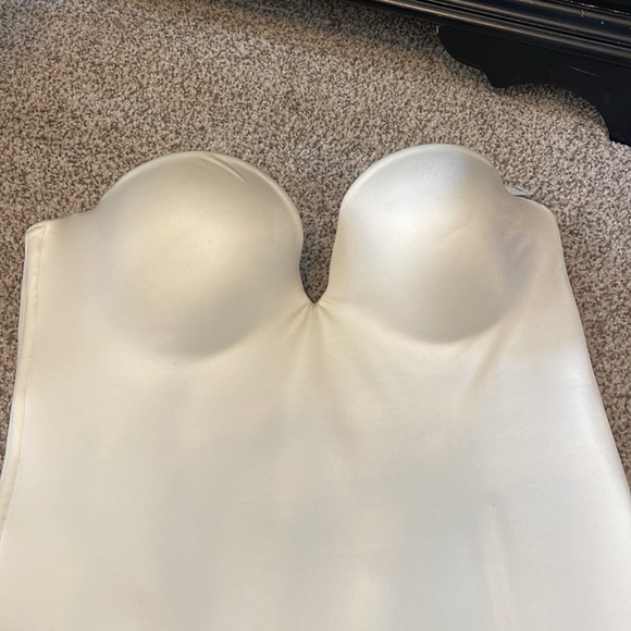 Fine Lines Australia4 Way Convertible Bustier, color-Cream, Size- 36C - Picture 3 of 8